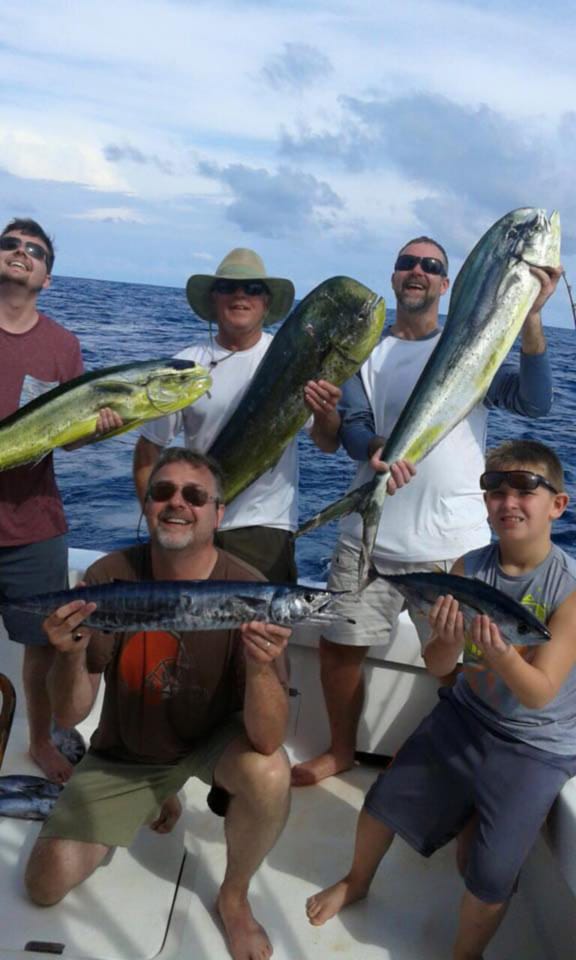 Quepos Inshore fishing, Costa Rica: group-holding-fish-aboard-caribsea-sportfishing